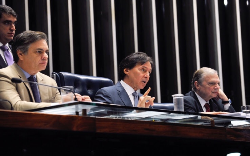 Eunício garante votação e senado aprova reajuste e reestrutura de cargos dos servidores federais