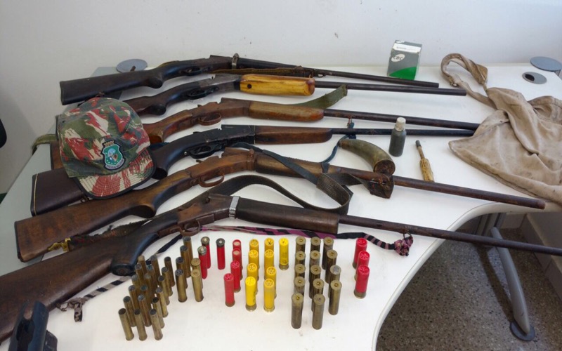 Lavras da Mangabeira – Agricultor é preso por posse ilegal de arma de fogo e criação de animal silvestre