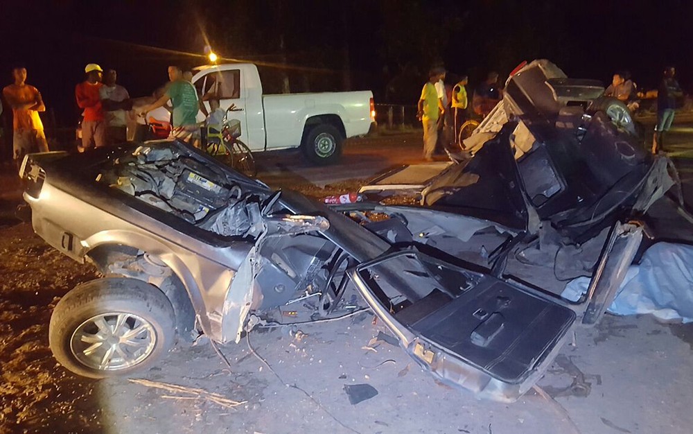 Homem morre em grave acidente no sul da Bahia; carro foi partido ao meio