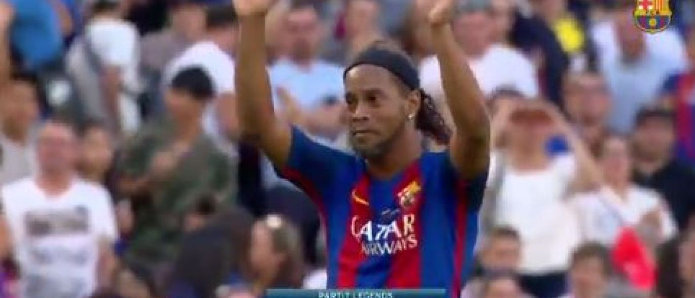 Ronaldinho e Rivaldo dão show, mas Barcelona perde para o United