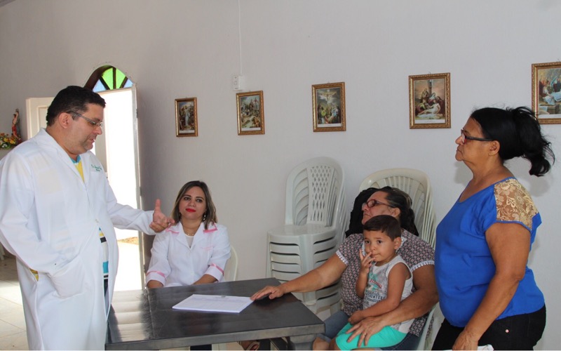 Várzea Alegre: Casal de médicos, vice-prefeito e vereadora realizam atendimento voluntário na Zona Rural