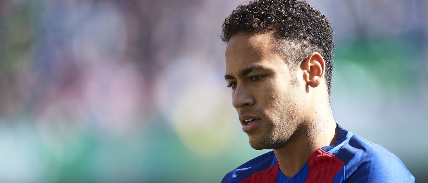Neymar está incomodado no Barcelona, diz jornal espanhol