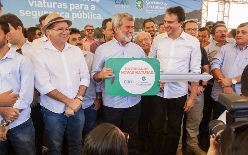 Governo itinerante. Camilo entrega obras e equipamentos no Cariri