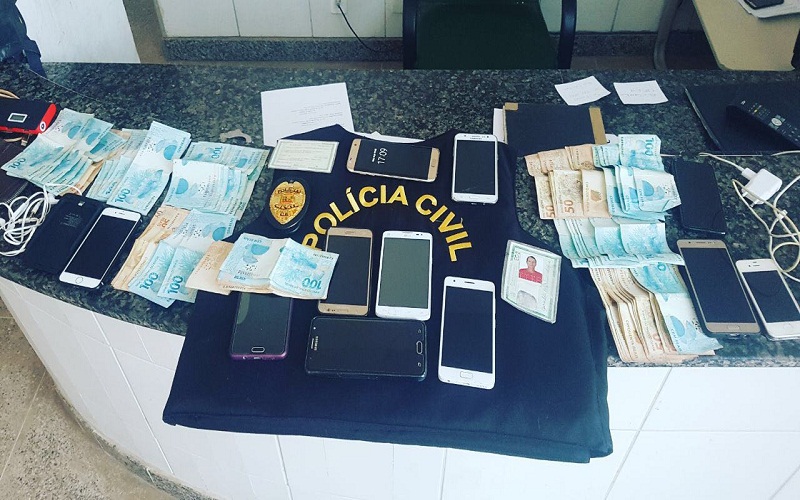 Polícia Civil de Crato prende duas pessoas por receptação em quarto de pousada na cidade.