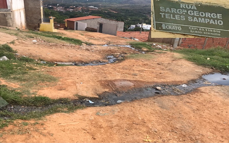 Moradores do Bairro Seminário em Crato pedem providências quanto ao descaso em rua da localidade.