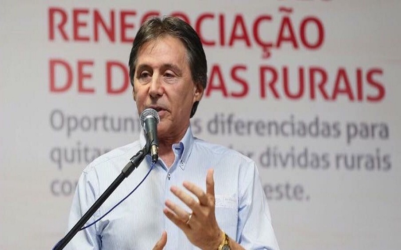 Eunício articula envio de 20 mil toneladas de milho para agricultores do Ceará