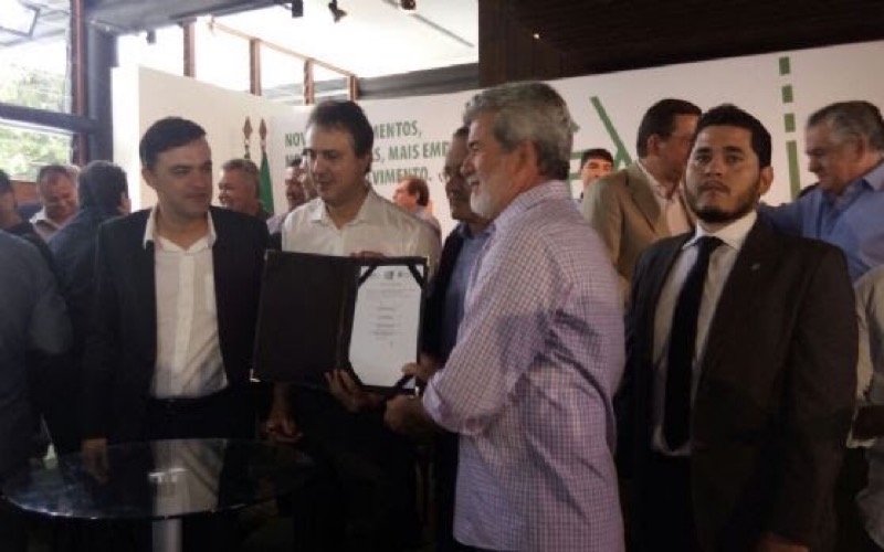 Prefeito e Vice-prefeito participam de solenidade de assinatura da segunda etapa do Anel Viário, em Fortaleza