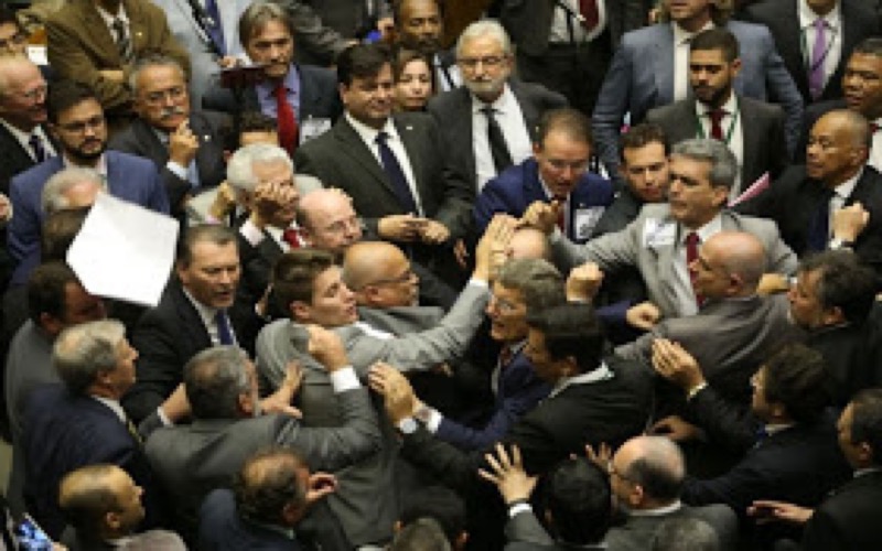 Pra baixo do tapete. Câmara arquiva denúncia contra Michel Temer