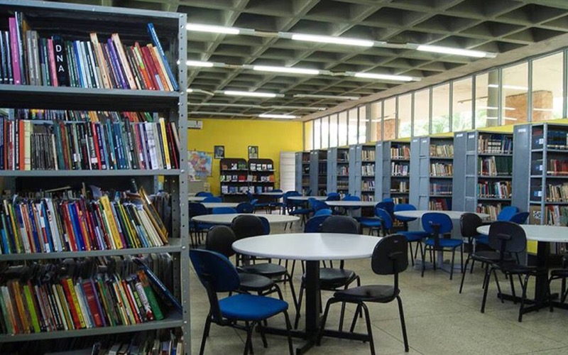 Biblioteca Municipal do Crato disponibiliza mais de 15 mil obras para acesso da população