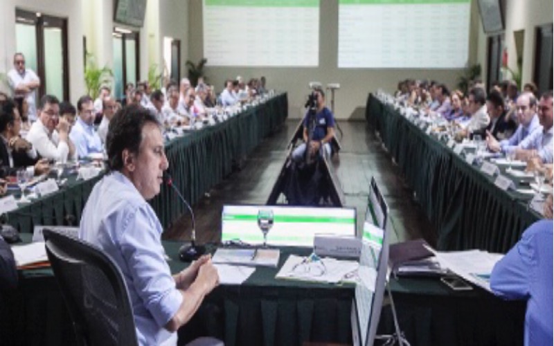 Governador reúne secretários para balanço do semestre e projeta execução de 1.400 obras no Estado