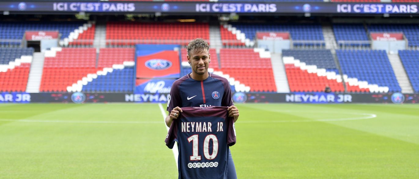 Lista de jogadores mais bem pagos do mundo tem Neymar em 2º