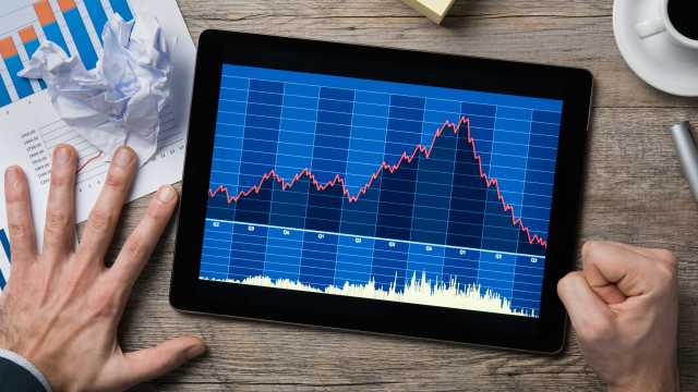 Bolsa recua e dólar fecha em alta por tensão entre EUA e Coreia
