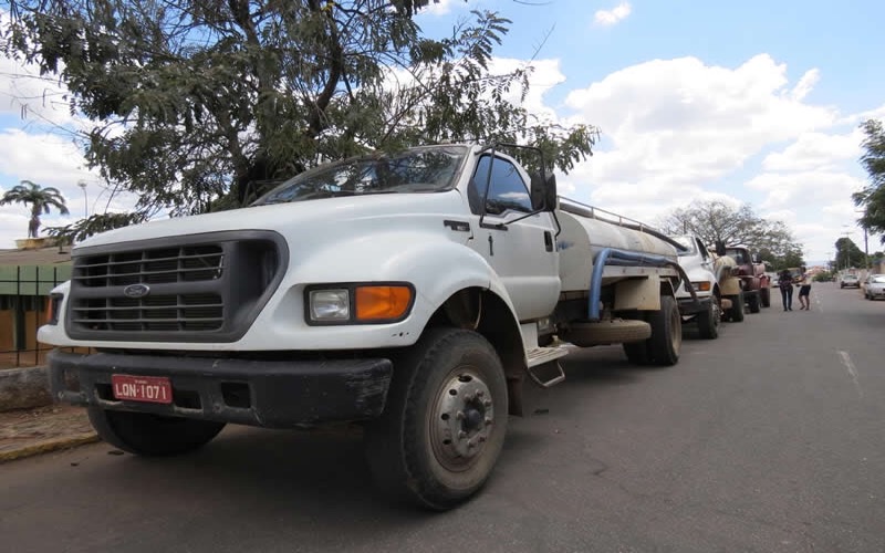 Município do Crato recebe veículos para a Operação Carro Pipa