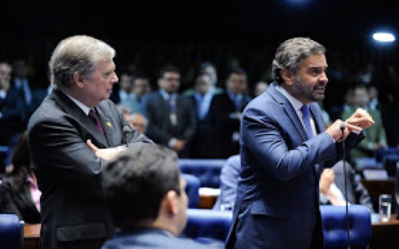 PSDB. Grupo de Aécio tenta enquadrar Tasso