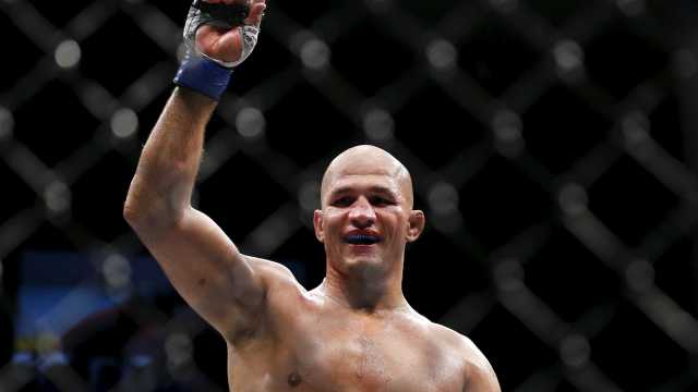 Cigano é notificado sobre violação antidoping e deixa o UFC 215