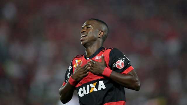 Vinicius Junior brilha e Flamengo vence Atlético-GO por 2 a 0