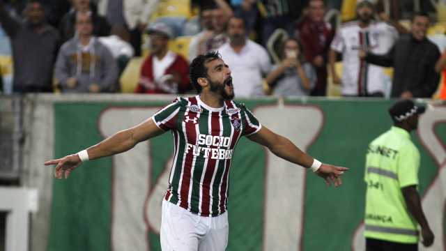 Henrique Dourado marca duas vezes e Flu vence o Atlético-MG