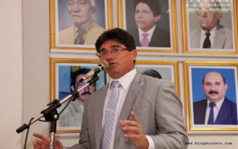 Câmara. Tensão na base do prefeito cratense