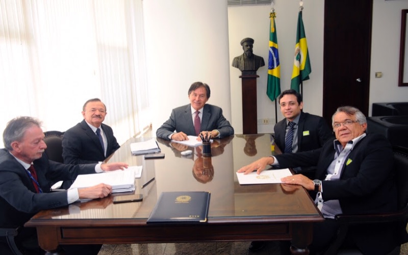 Eunício garante liberação de recurso para conclusão de IFCE em Acopiara