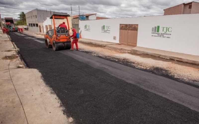 Ruas do bairro São José recebem asfaltamento