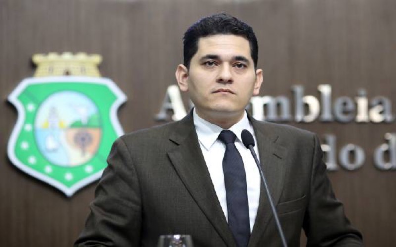 Policlínica de Tauá vira cabide de empregos para familiares do deputado Audic Mota