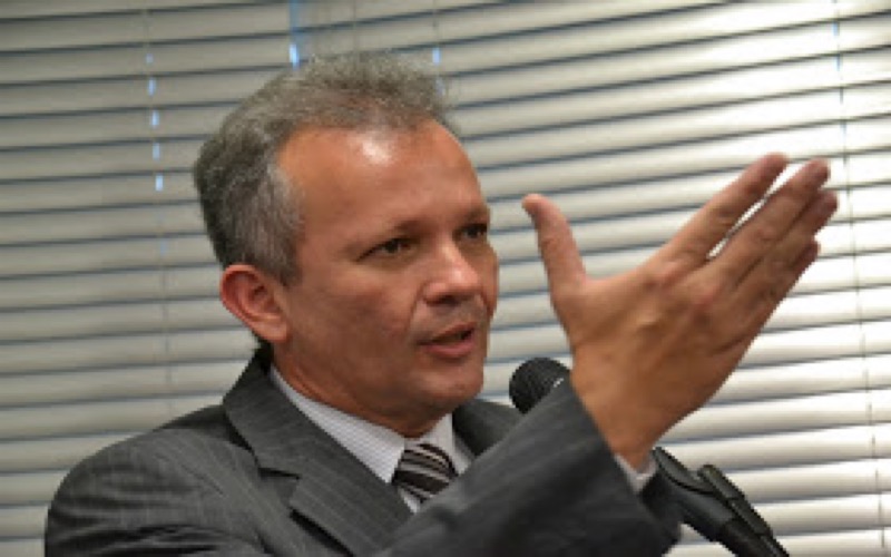 Sucessão. André Figueiredo disputará vaga para o Senado