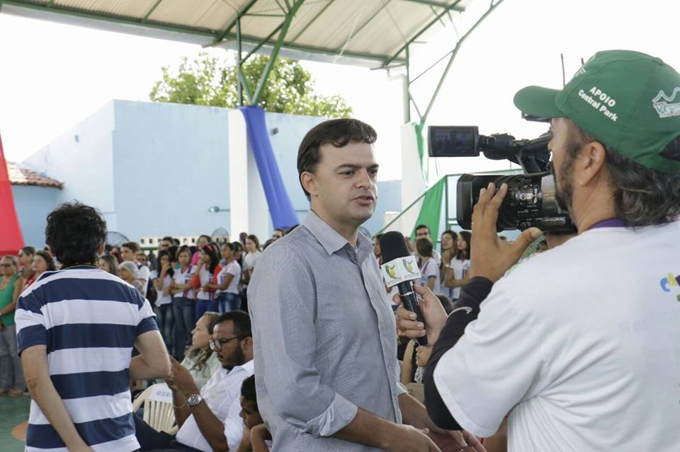 Fernando Santana se recupera de cirurgia e volta às suas atividades.