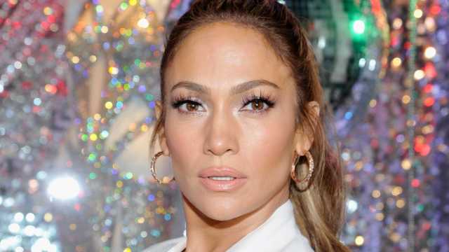 Jennifer Lopez diz que não consegue falar com família desde o furacão