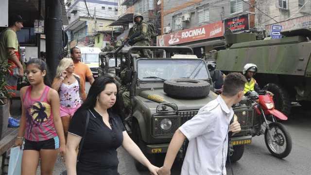 Moradores da Rocinha veem com desconfiança presença do Exército