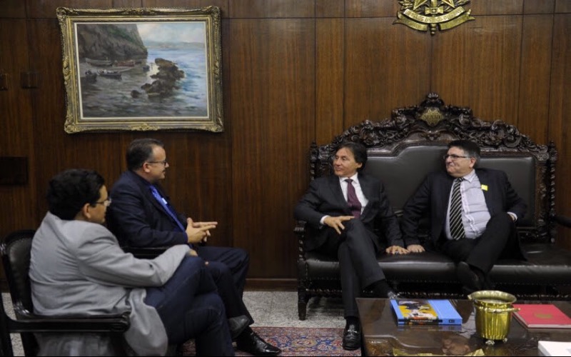 Eunício e lideranças de Icó discutem projetos para o município