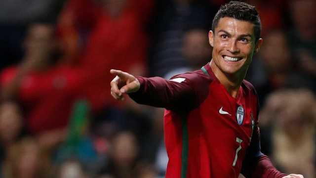 Portugal goleia e Cristiano Ronaldo bate marca de Pelé