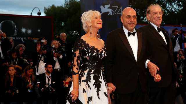 Longa com Donald Sutherland e Helen Mirren é aplaudido em Veneza