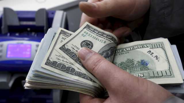 Bolsa sobe e renova maior patamar desde novembro de 2010; dólar cai