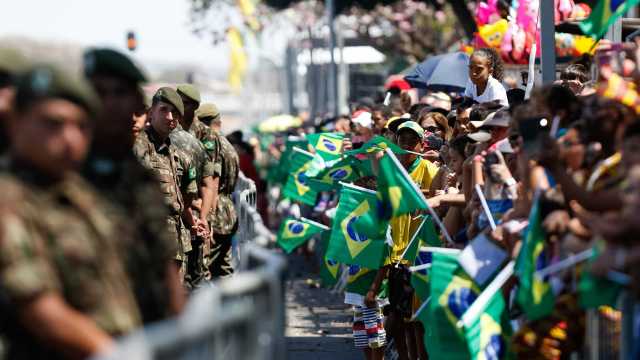 Desfile de 7 de Setembro atrai 20 mil pessoas à Esplanada