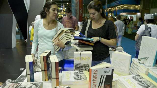 Bienal do Livro recebe 680 mil visitantes, e a maioria é de jovens