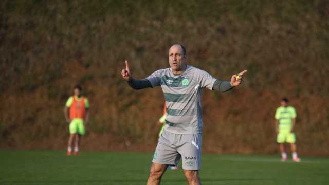 Após 3 derrotas seguidas, Chape demite técnico Vinícius Eutrópio