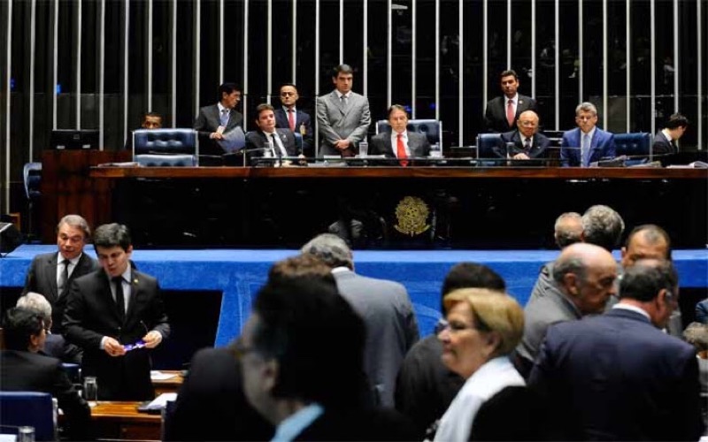 Eunício promulga suspensão de tributos do FUNRUAL