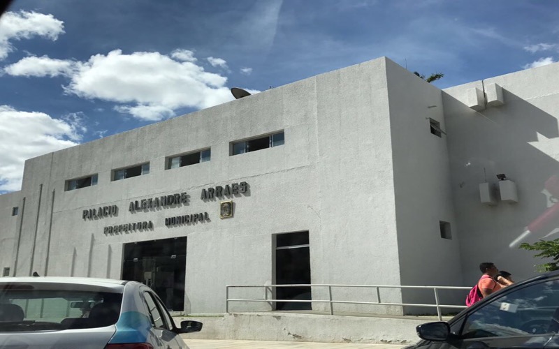 Após polêmica e ameaça de greve prefeitura vai pagar artistas e motoristas de Crato