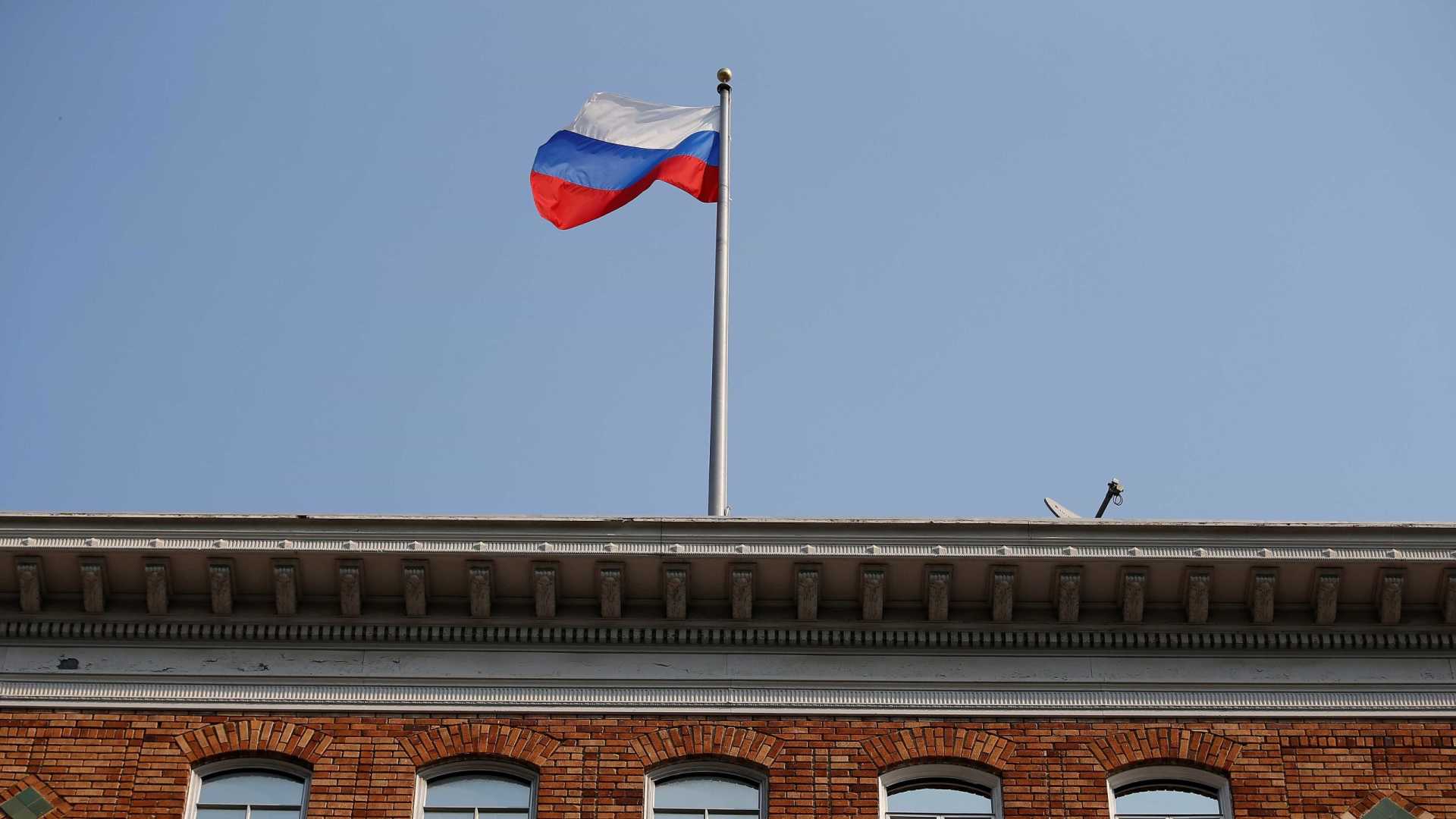 Rússia acusa EUA de ‘vandalismo governamental’
