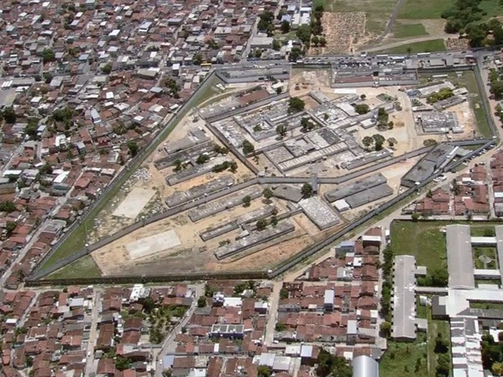 Presídio no Recife em que detento foi morto teve 29 armas de fogo apreendidas em 2017