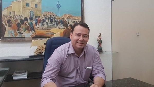 Carlos Windson nomeia cunhada para ser secretária de Educação em Tauá