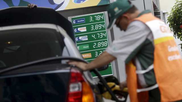 Petrobras anuncia alta de 0,80% na gasolina e queda de 0,20% no diesel