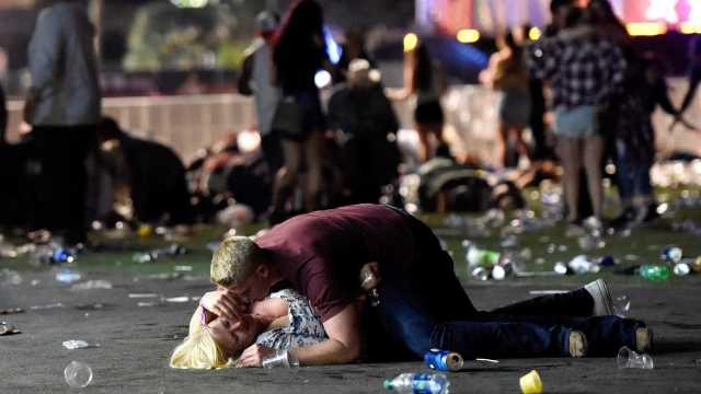 Um ataque a tiros em Las Vegas, nos EUA, deixou ao menos 58 pessoas mortas e mais de 515 feridas na noite deste domingo