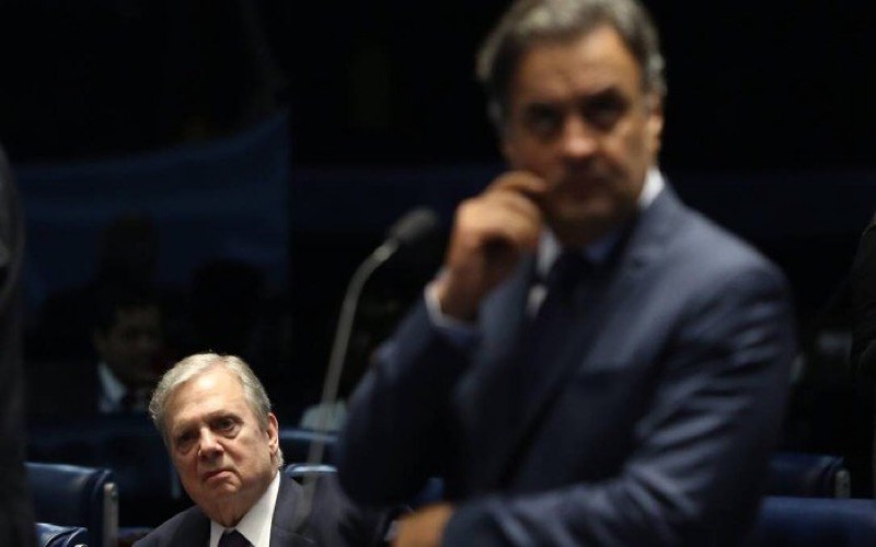 Aécio responde ultimato de Tasso e aceita deixar presidência junto com cearense