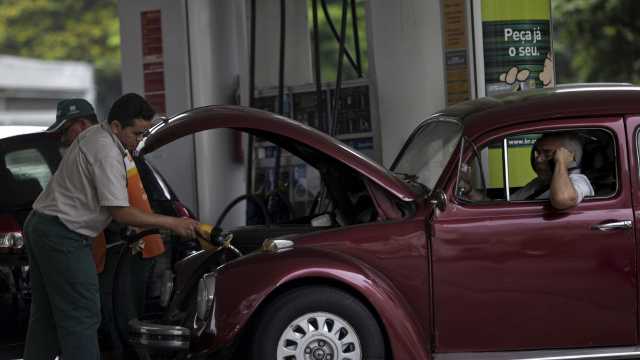Preço da gasolina cai 0,10%; diesel tem alta de 1,40%