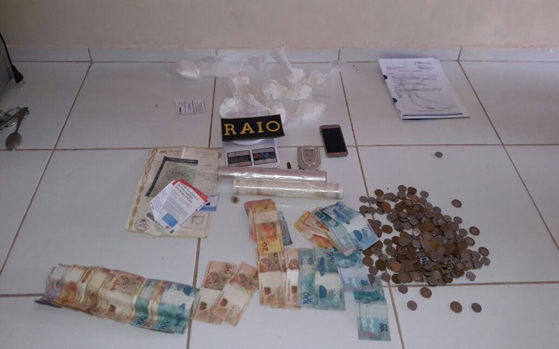 Polícia apreende drogas e dinheiro em suposta residência “Sorvetinho” em Barbalha
