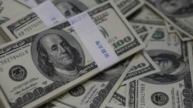 Dólar e Bolsa recuam no aguardo de novo presidente do BC dos EUA