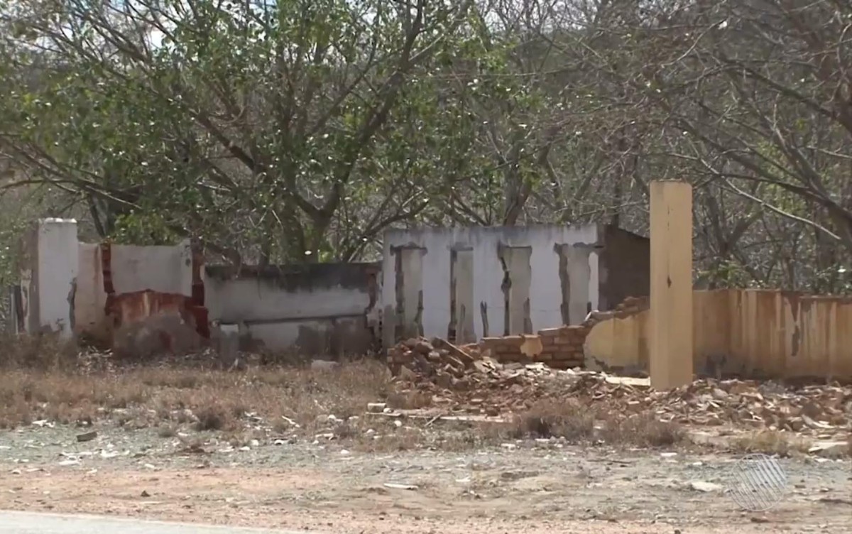 Desativada há 50 anos, mina de amianto oferece riscos à população no sudoeste da Bahia