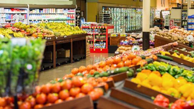 Grandes supermercados brigam com ‘mercadinhos’ para crescer