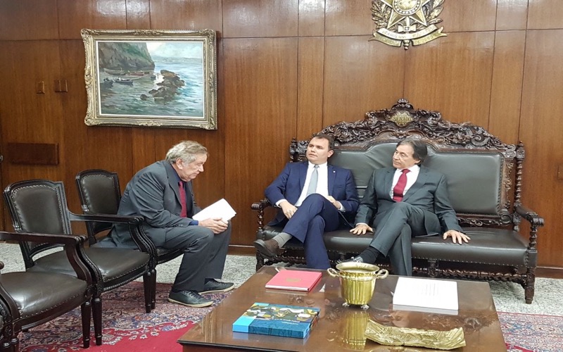 Eunício, Moses e prefeito e discutem projeto para ampliar ensino superior em Campos Sales